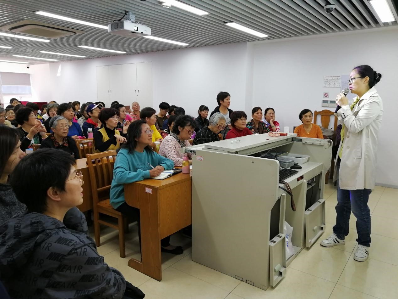 【科普服务流动驿站】 上海市退休职工大学 组织学员开展“耳穴埋豆”讲座