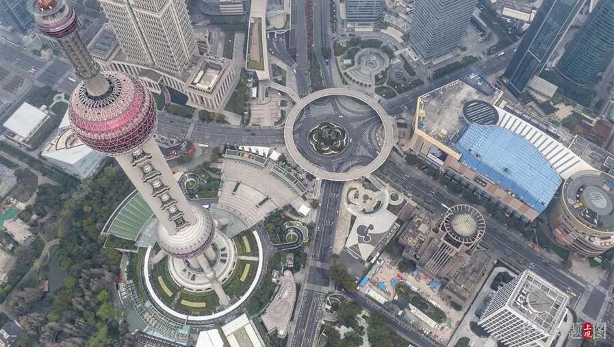 致上海的每个人： 团结起来，坚定信心，务求必胜！