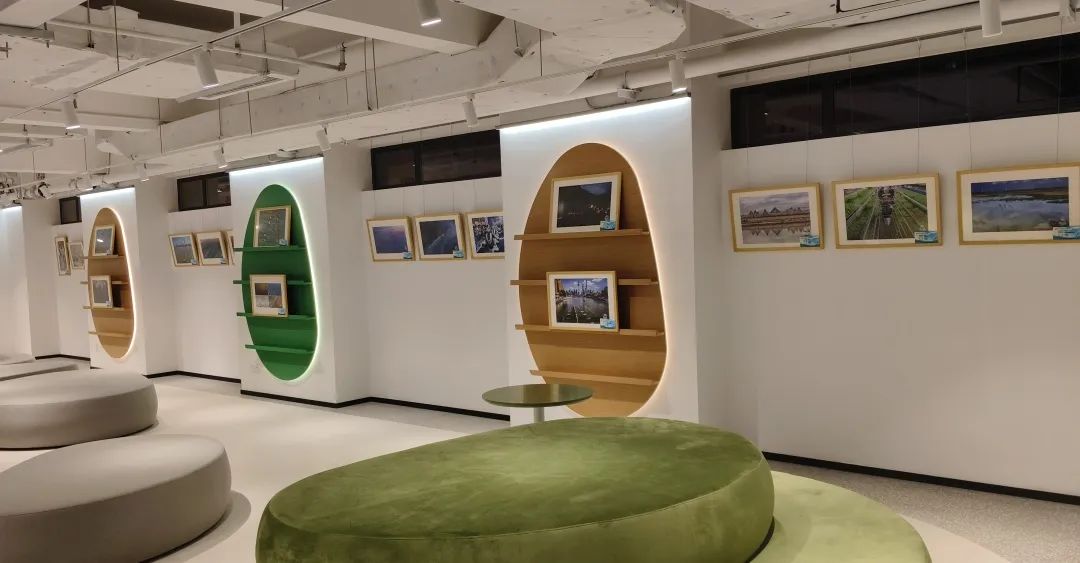 第九届自然周“绿色促发展 生态向未来”主题摄影展开幕啦！
